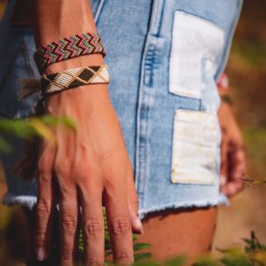 Bracelet colorés et tissés à la main