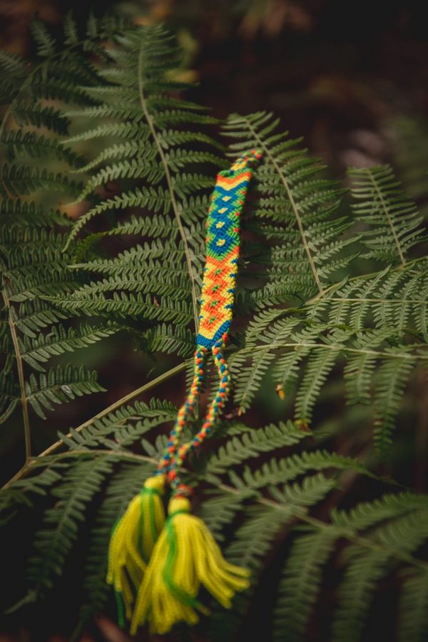 Bracelet fluo multicolore tissé à la main