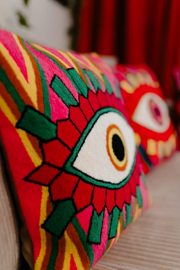 Housse de coussin multicolore au motif oeil