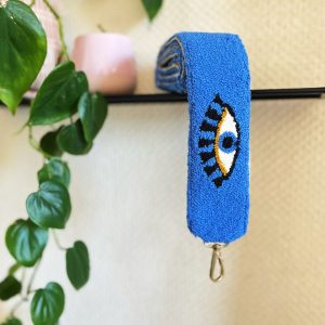 Bandoulière bleue brodée à la main avec un motif oeil