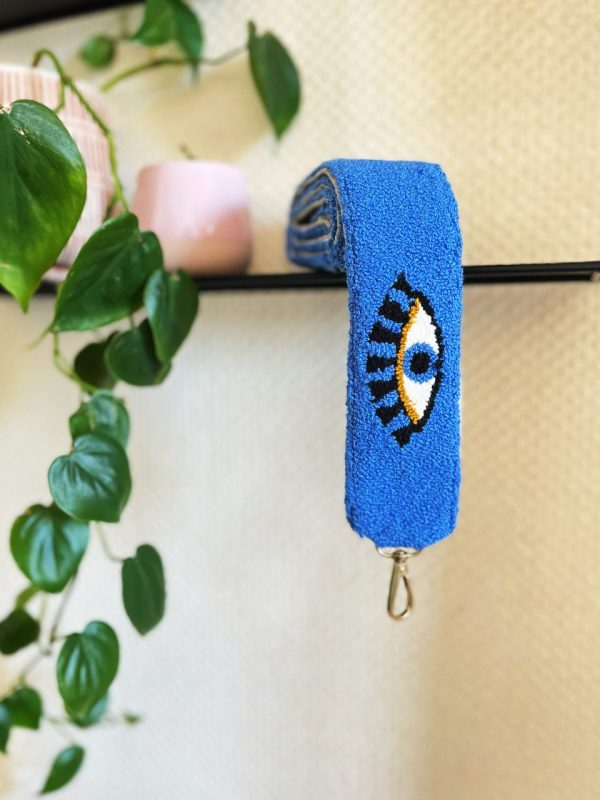 Bandoulière bleue brodée à la main avec un motif oeil