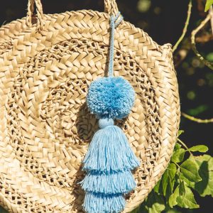 Pompon en fil de coton crée à la main couleur bleu ciel