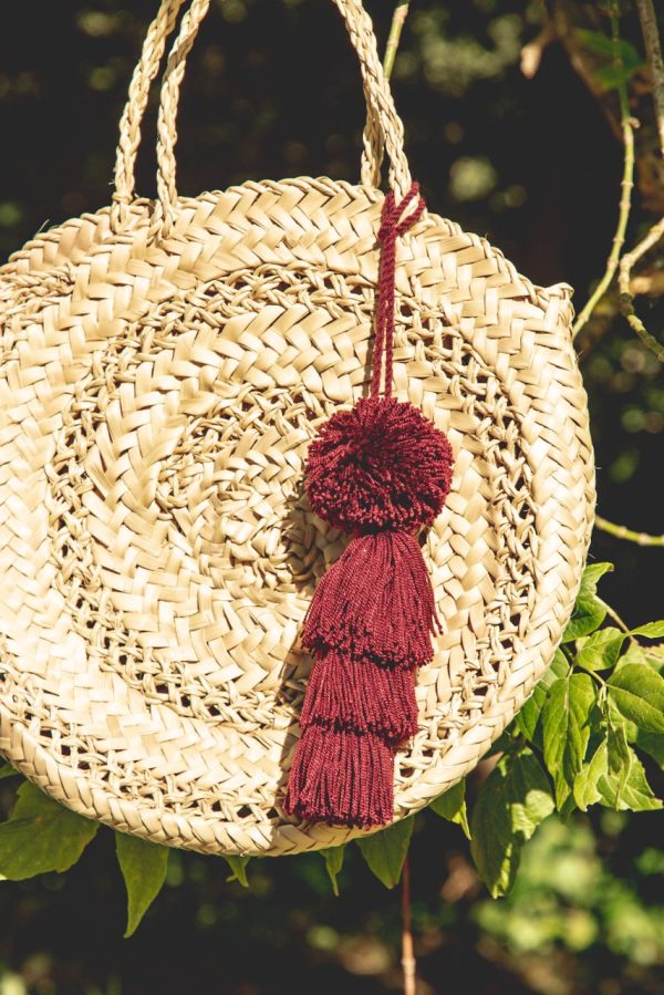 Pompon en fil de coton crée à la main couleur bordeaux