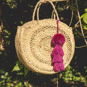 Pompon en fil de coton crée à la main couleur vive magenta
