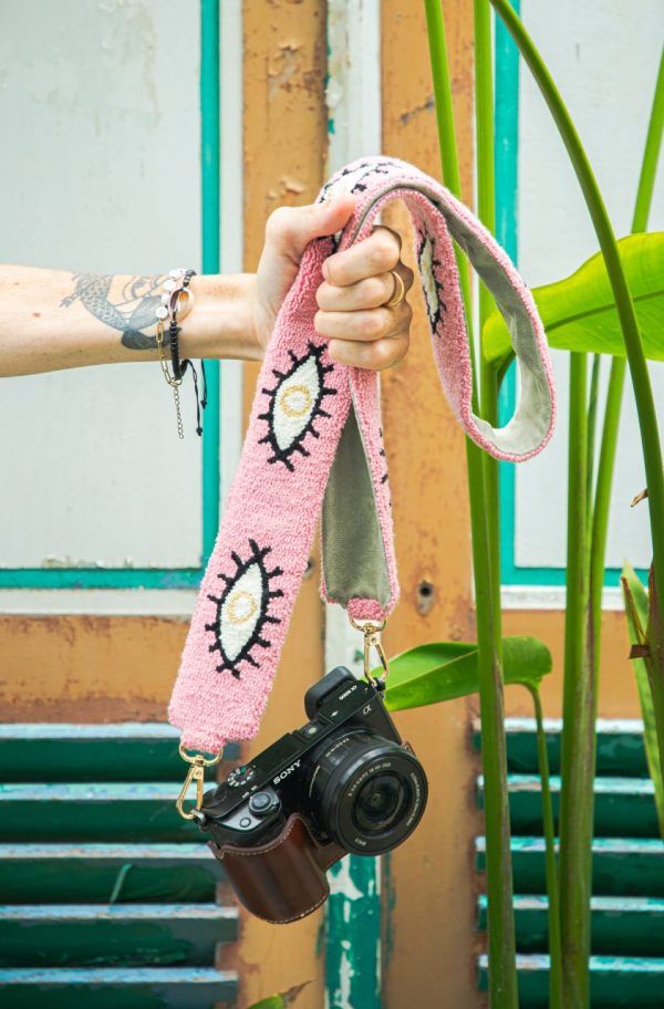 Bandoulière brodée rose clair avec un motif oeil